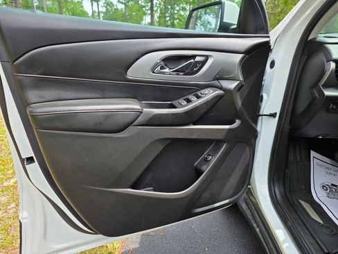 Used 2021 Chevrolet Traverse LT FWD image 11