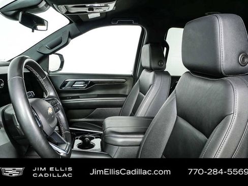 Used 2025 Chevrolet Tahoe LT RWD image 5