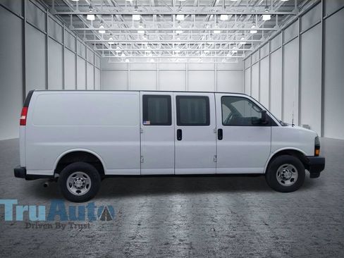 Used 2019 Chevrolet Express 3500 Extended w/ Driver Convenience Package RWD image 8