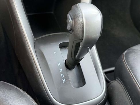 Used 2019 Chevrolet Trax LT w/ LT Convenience Package FWD image 27