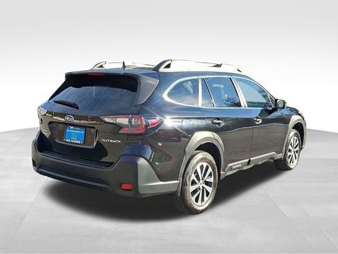 Used 2023 Subaru Outback Premium image 6
