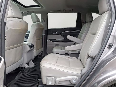 Used 2017 Toyota Highlander Limited AWD/4WD image 8