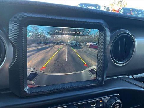 Used 2021 Jeep Gladiator Willys image 10