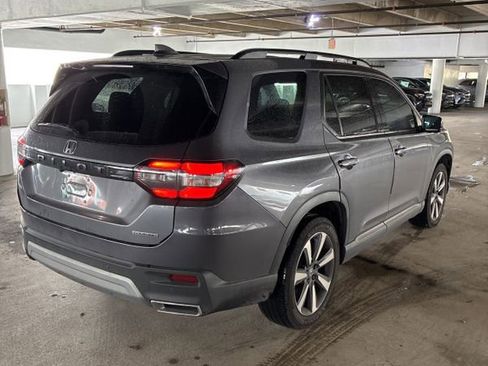 Used 2024 Honda Pilot Touring image 5