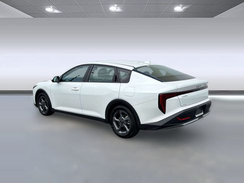 Used 2025 Kia K4 FWD image 3