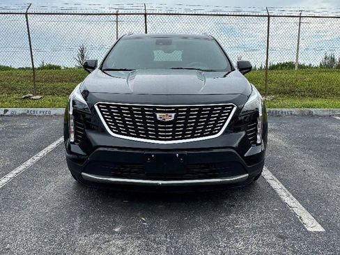 Used 2022 Cadillac XT4 Premium Luxury w/ Safety Alert Package image 4