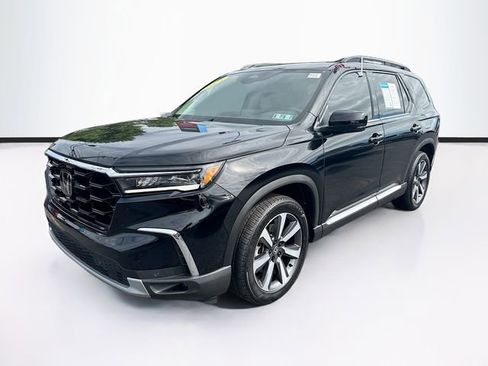 Certified 2025 Honda Pilot Touring image 3