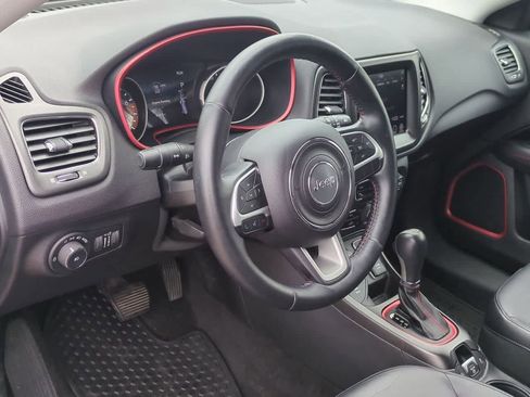 Used 2017 Jeep Compass Trailhawk w/ Leather Interior Group AWD/4WD image 2