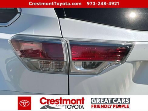 Certified 2016 Toyota Highlander XLE AWD/4WD image 8