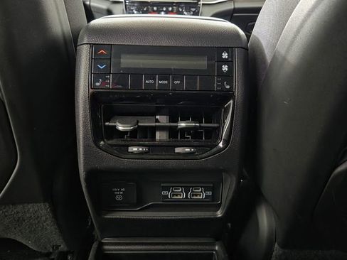Used 2023 Jeep Grand Cherokee L Limited w/ Luxury Tech Group II AWD/4WD image 36