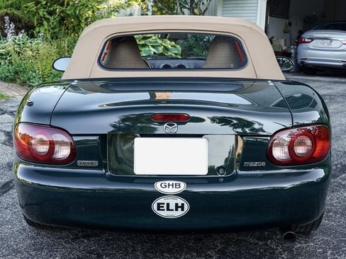 Used 2001 MAZDA MX-5 Miata RWD image 18