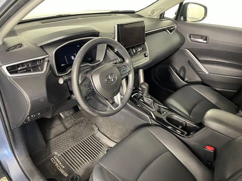 Used 2023 Toyota Corolla Cross XLE w/ Convenience Package image 3