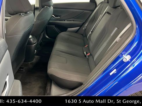 Used 2025 Hyundai Elantra SEL image 21