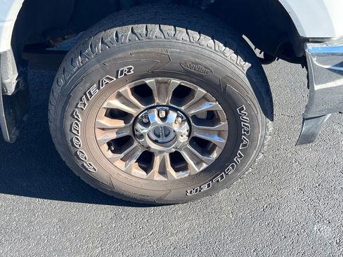 Used 2017 Ford F250 XLT w/ XLT Premium Package image 4