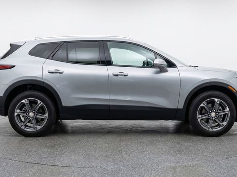 Used 2025 Chevrolet Blazer LT image 11