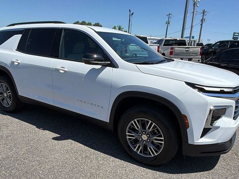 New 2026 Chevrolet Traverse LT FWD image 3