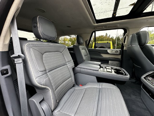 Certified 2020 Lincoln Navigator Black Label w/ Cargo Convenience Package AWD/4WD image 37