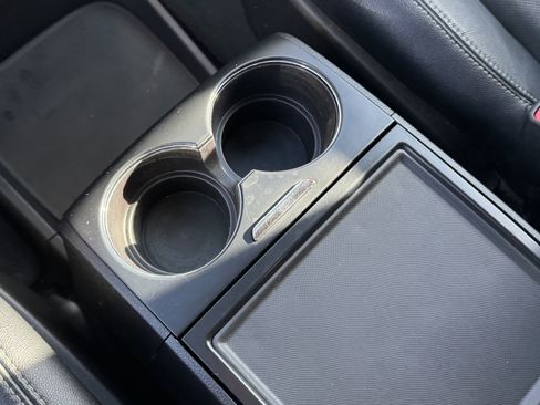 Used 2015 Toyota Sienna SE image 27