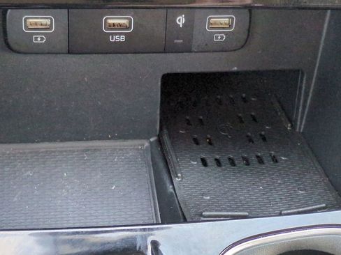 Used 2023 Kia Carnival SX Prestige image 24