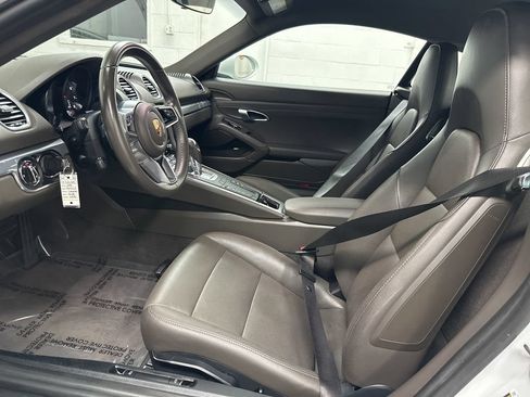 Used 2019 Porsche 718 Cayman RWD image 19