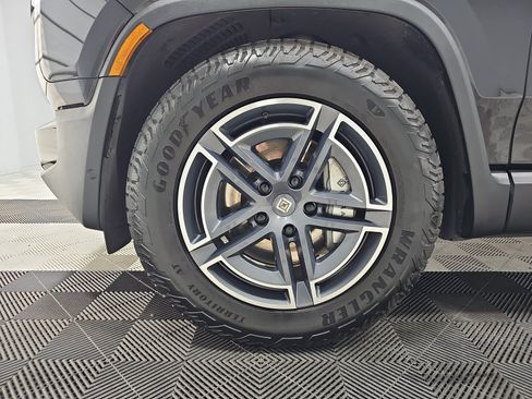 Used 2025 Rivian R1S Adventure AWD/4WD image 9