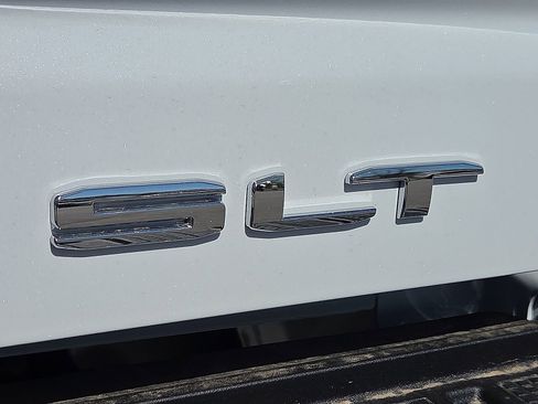 New 2026 GMC Sierra 2500 SLT w/ SLT Premium Package AWD/4WD image 8