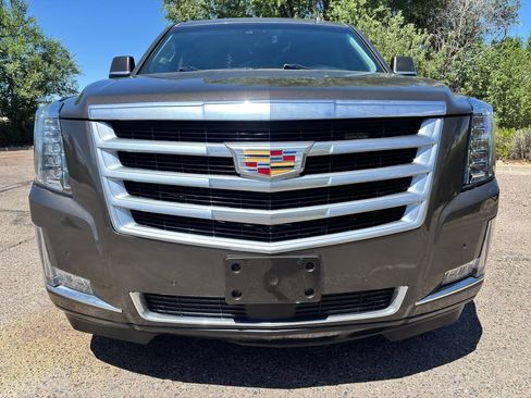 Used 2020 Cadillac Escalade ESV Premium Luxury AWD/4WD image 4
