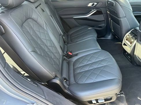 Used 2024 BMW X7 xDrive40i AWD/4WD image 9