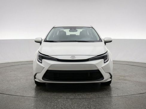 Used 2025 Toyota Corolla LE FWD image 2