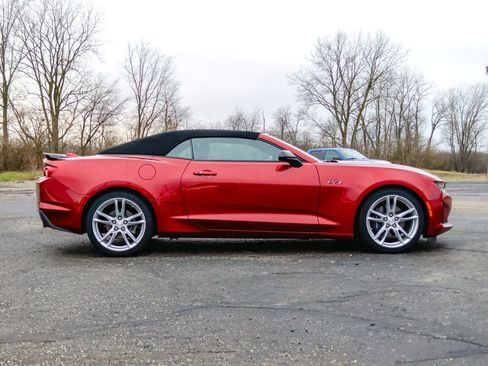 Used 2022 Chevrolet Camaro LT w/ Technology Package RWD image 4