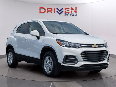 Used 2022 Chevrolet Trax LS w/ Tint and Cruise Package AWD/4WD image 7