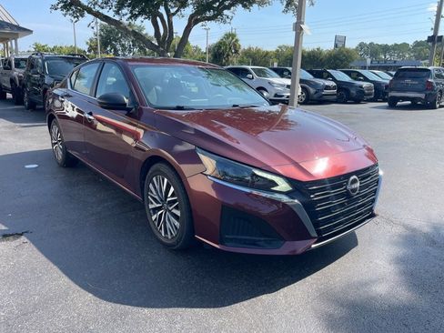 Used 2025 Nissan Altima 2.5 SV FWD image 7