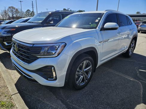 Used 2024 Volkswagen Atlas Cross Sport SEL R-Line image 8