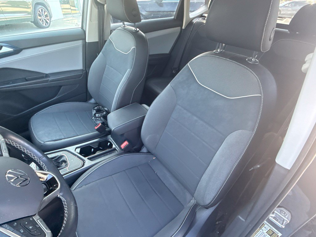 Certified 2024 Volkswagen Taos SE w/ Panoramic Sunroof Package FWD image 13