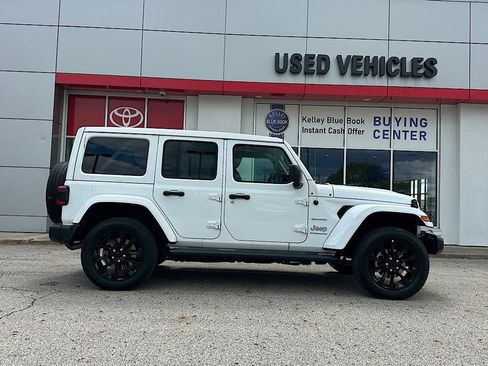 Used 2023 Jeep Wrangler Unlimited Sahara w/ Cold Weather Group AWD/4WD image 9