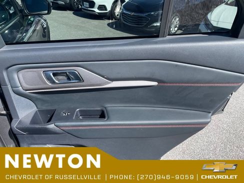 Used 2025 Ford Explorer ST-Line w/ ST-Line Street Pack AWD/4WD image 30