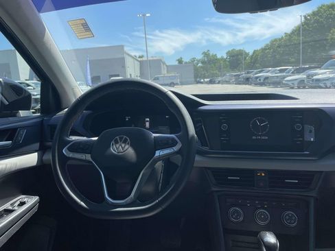 Certified 2022 Volkswagen Taos SE FWD image 12