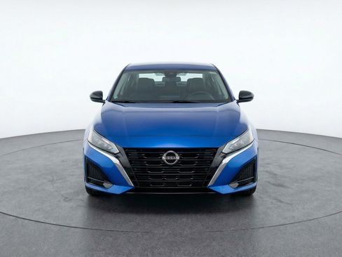 Used 2025 Nissan Altima 2.5 SV image 2