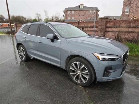 Used 2022 Volvo XC60 B5 Momentum image 3