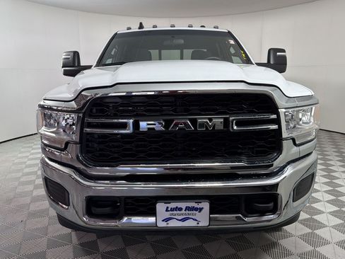Used 2024 RAM 3500 Tradesman w/ Chrome Appearance Group AWD/4WD image 6