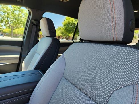 New 2025 Chevrolet Traverse LT FWD image 11