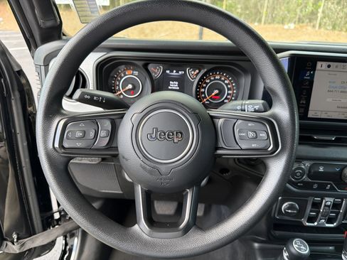 Used 2025 Jeep Wrangler Unlimited Sport AWD/4WD image 28