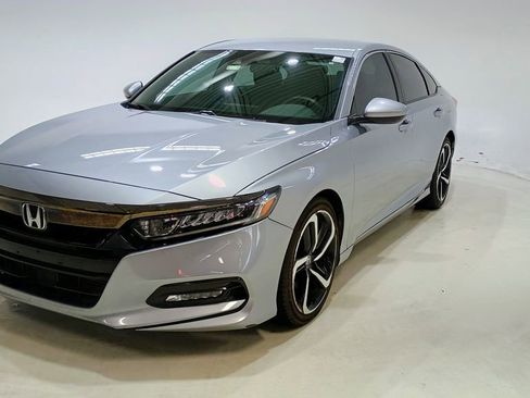 Used 2018 Honda Accord Sport image 3