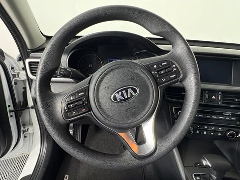 Used 2018 Kia Optima LX FWD image 2