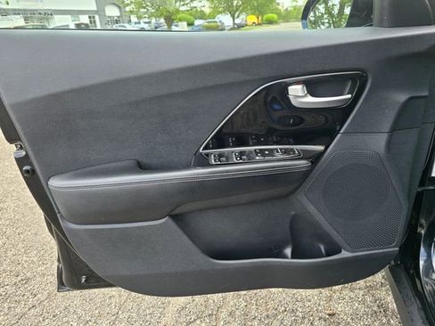 Used 2022 Kia Niro EX w/ Cold Weather Package FWD image 13