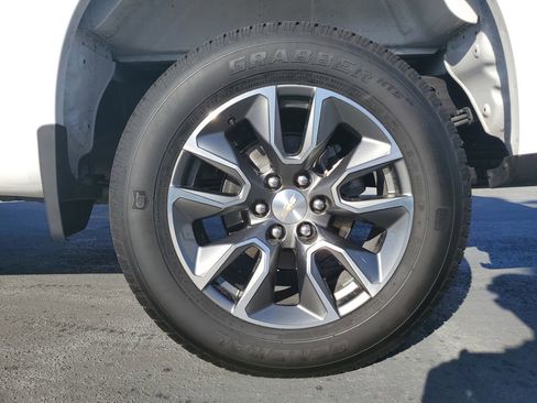 Used 2025 Chevrolet Silverado 1500 LT image 5