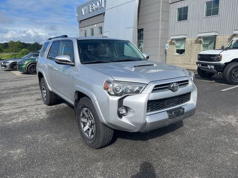 Used 2021 Toyota 4Runner TRD Off-Road Premium w/ Moonroof Package AWD/4WD image 4