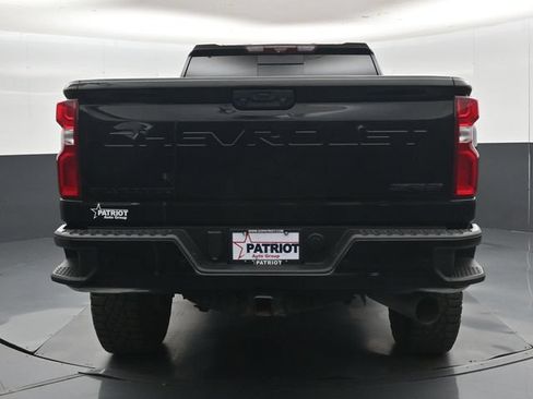 Used 2024 Chevrolet Silverado 2500 ZR2 w/ Technology Package AWD/4WD image 2