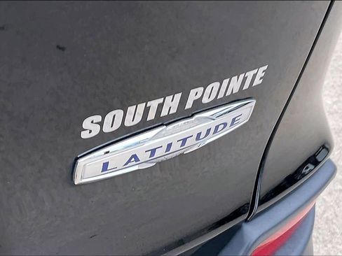 Used 2019 Jeep Cherokee Latitude Plus image 10