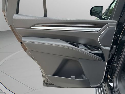 New 2026 Cadillac Escalade Luxury w/ LPO, Floor Liner Package AWD/4WD image 20